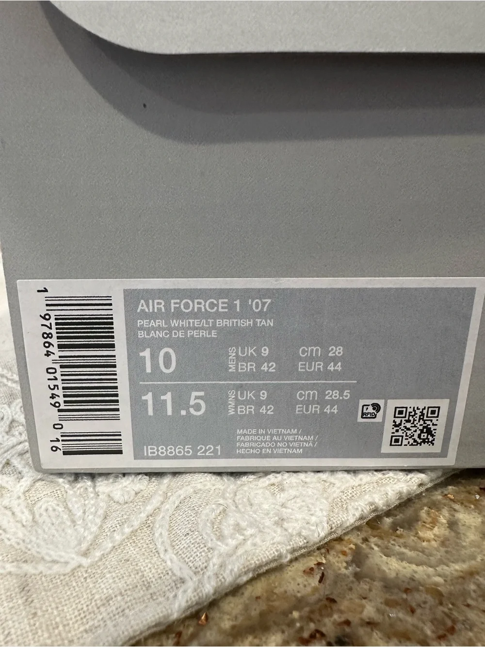 Nike Men’s Low-Top Sneakers — Cream with Brown Swoosh